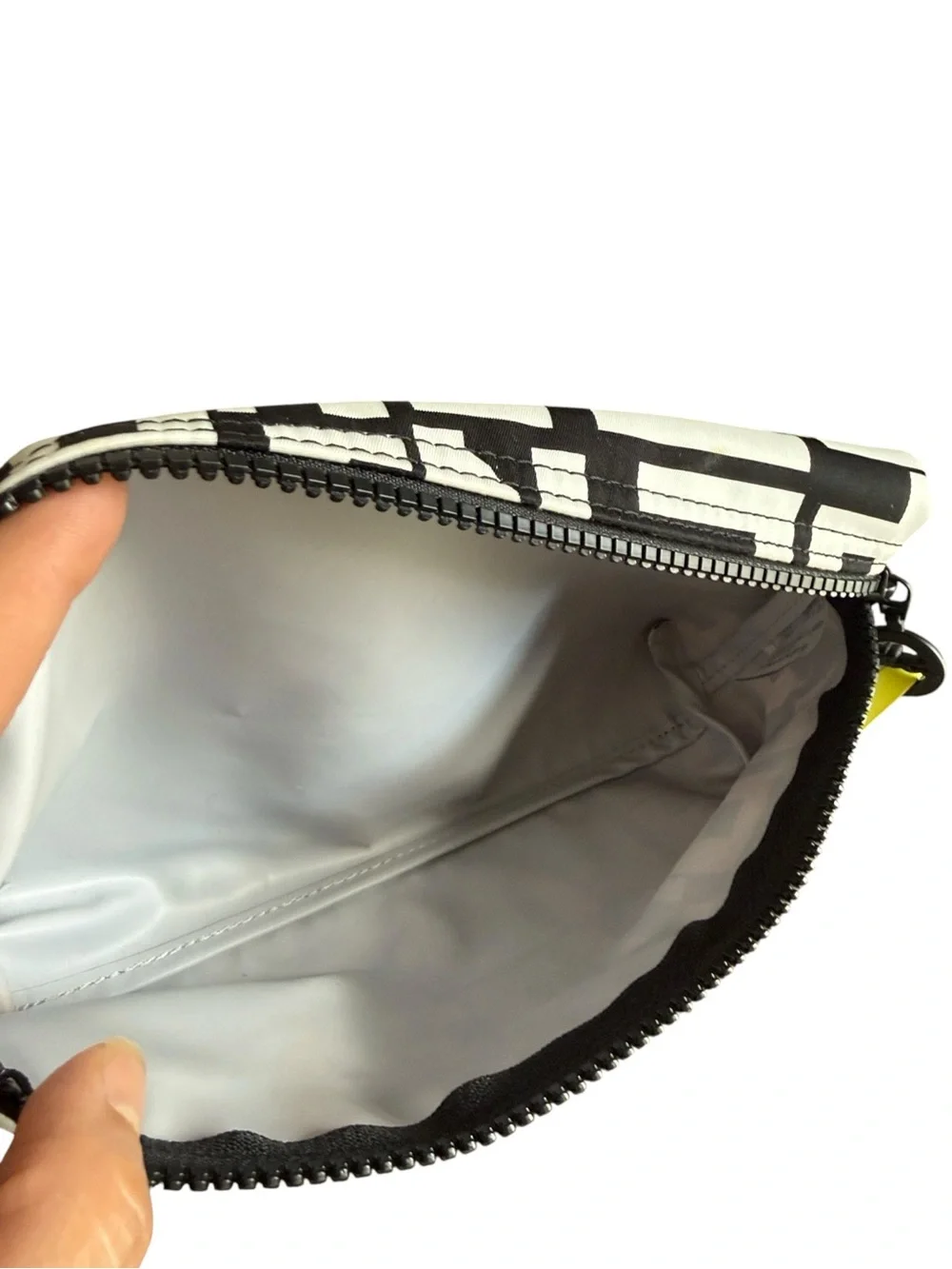 Longchamp Le Pliage LGP Black White Nylon Cosmetic Pouch 34061412067.